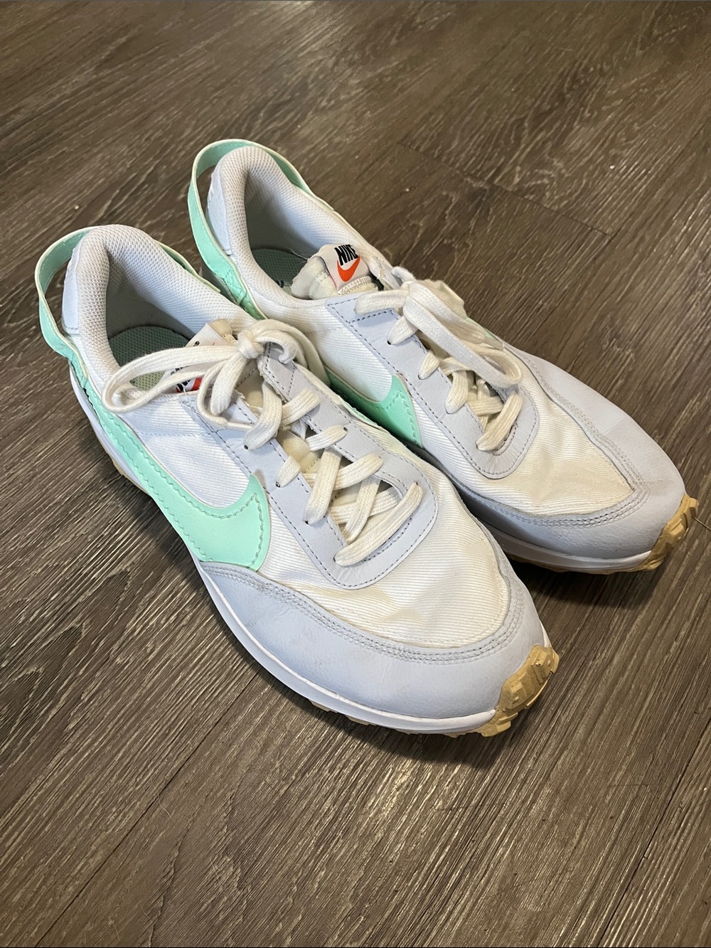 Nike Women's White and Mint Green Retro Runner Sneakers